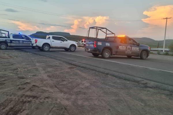 Persecución deja dos patrullas dañadas y una camioneta asegurada en Culiacán