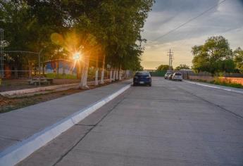 Alcalde de Ahome entrega obra de pavimentación en el Plan de Ayala