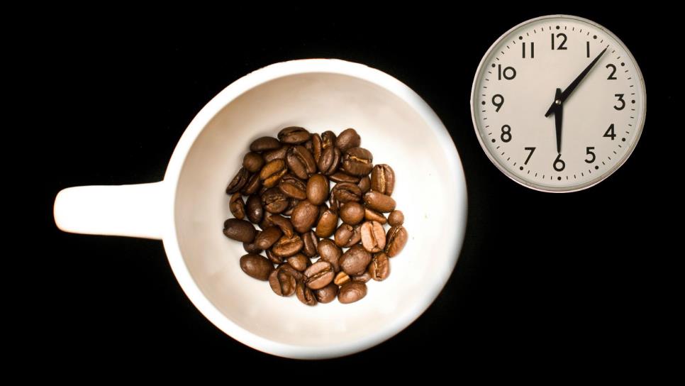 ¿En la mañana, tarde o en la noche? Esta es la mejor hora para tomar café, según expertos