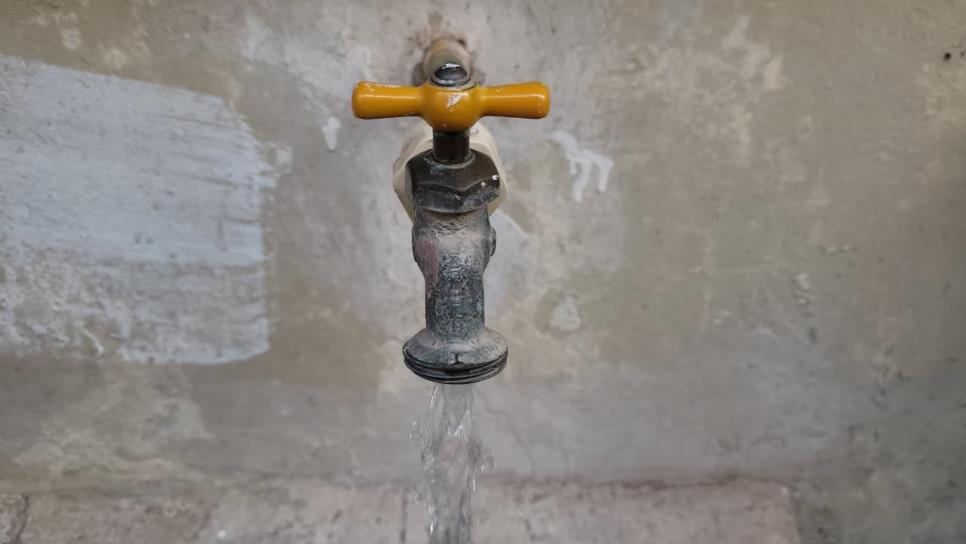 Varias colonias de Los Mochis amanecen sin agua; denuncian fallas en JAPAMA