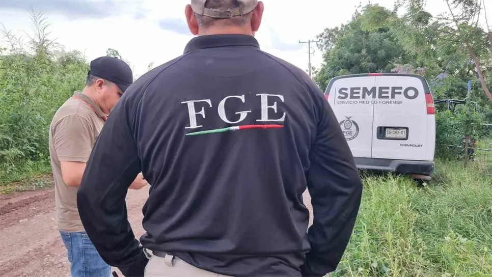 Personal de FGE en el sitio.