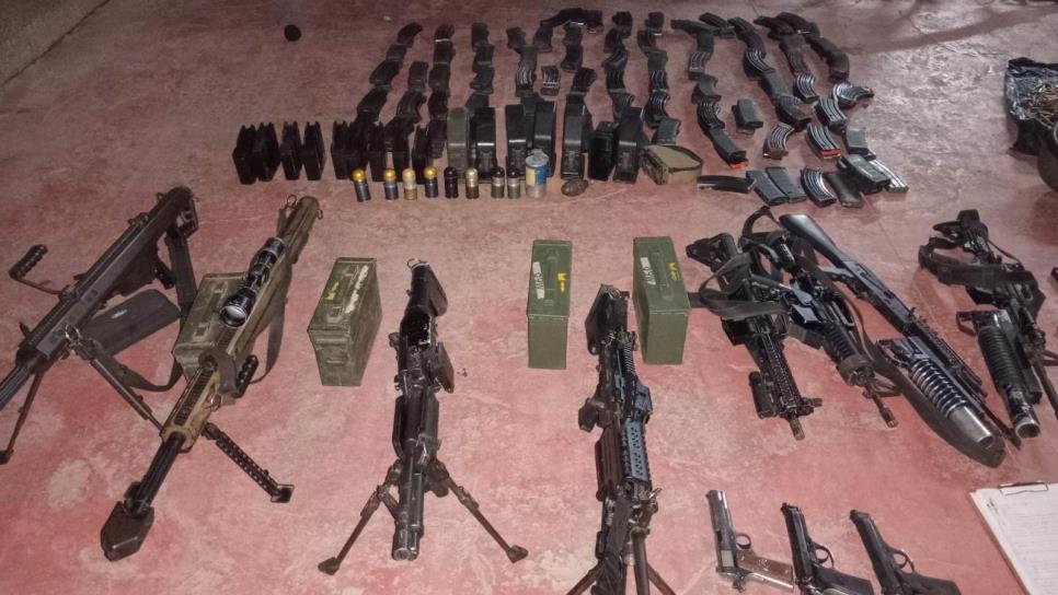 Ejército asegura 4 vehículos, 11 armas y más de 5 mil cartuchos en enfrentamiento del jueves en Jesús María, Culiacán