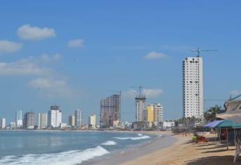 ¿Hasta qué horario está permitido estar en las playas de Mazatlán en fin de semana?