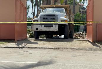 Fallece trabajador tras caerle encima la tapa del camión de la basura en Mazatlán