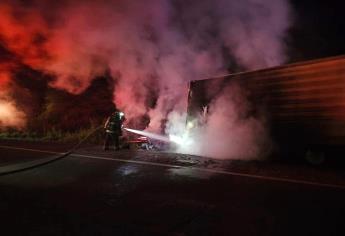 Se calcina totalmente un tráiler por la Mazatlán-Culiacán