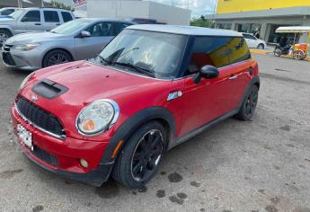 Aseguran un Mini Cooper con placas sobrepuestas en Culiacán