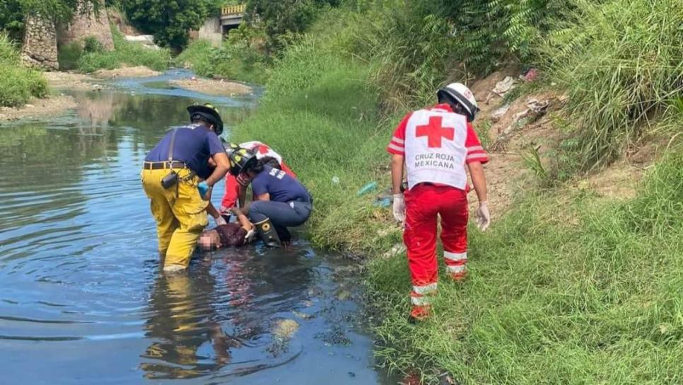 Cae a un arroyo en Mazatlán y se quiebra extremidades; pasó una hora tirado gritando