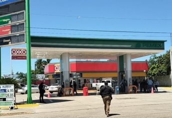 FGR clausura bombas en una gasolinera de Guamúchil por denuncia de venta de huachicol