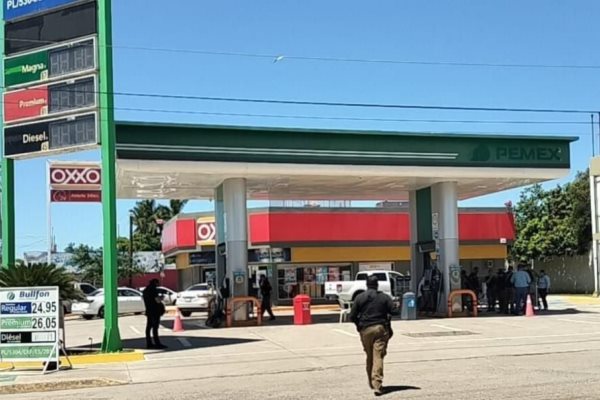 FGR clausura bombas en una gasolinera de Guamúchil por denuncia de venta de huachicol