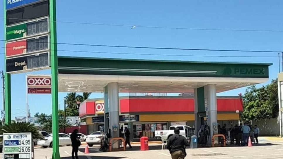 FGR clausura bombas en una gasolinera de Guamúchil por denuncia de venta de huachicol