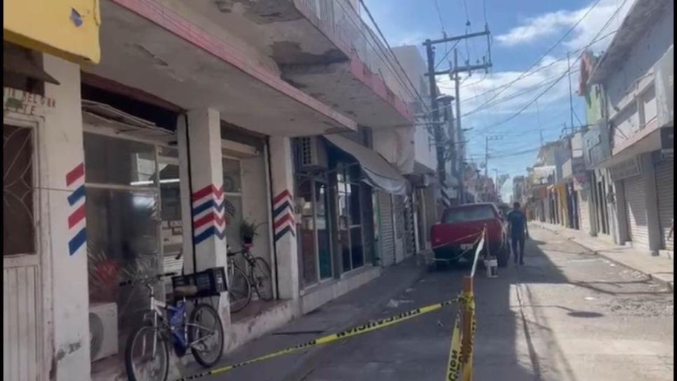 Marquesina está en riesgo de colapsar en el centro de Los Mochis