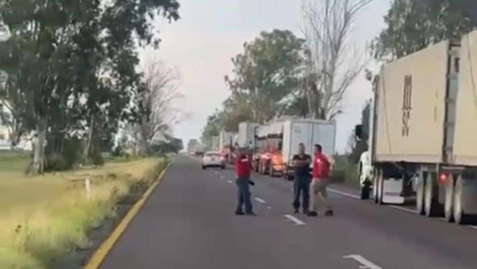 Transportistas quedan encerrados en la Maxipista por enfrentamientos en Laguna de Canachi