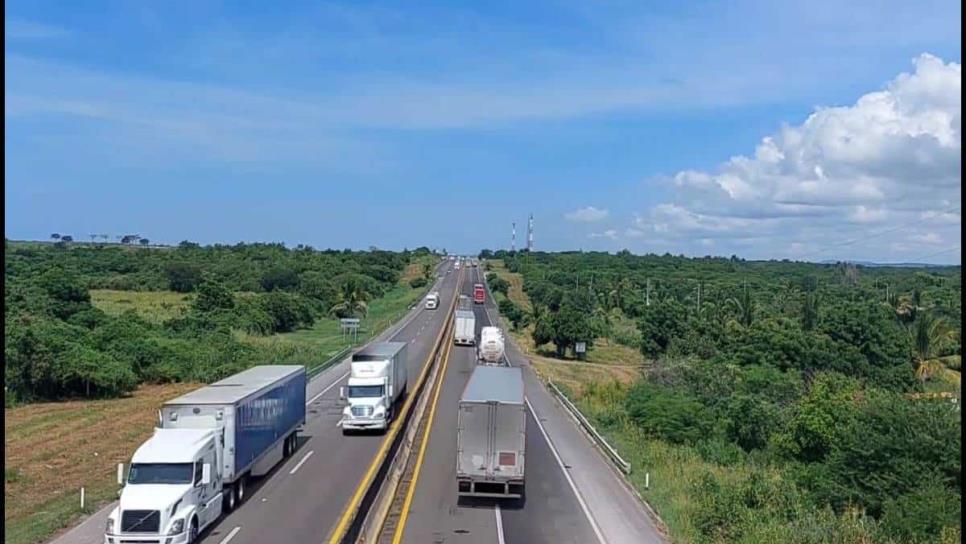 Liberan la Mazatlán-Culiacán, ya hay paso a vehículos en ambos sentidos