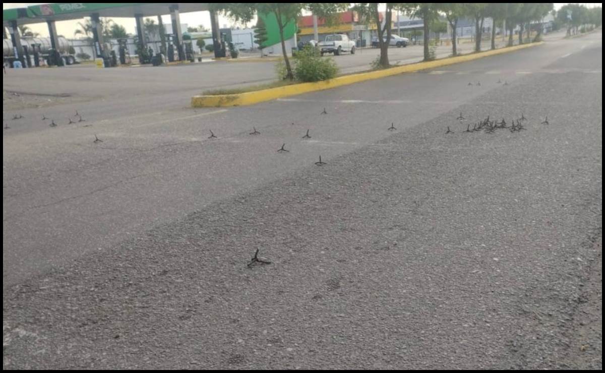 Amanece Elota con ponchallantas en la salida norte hacia Culiacán