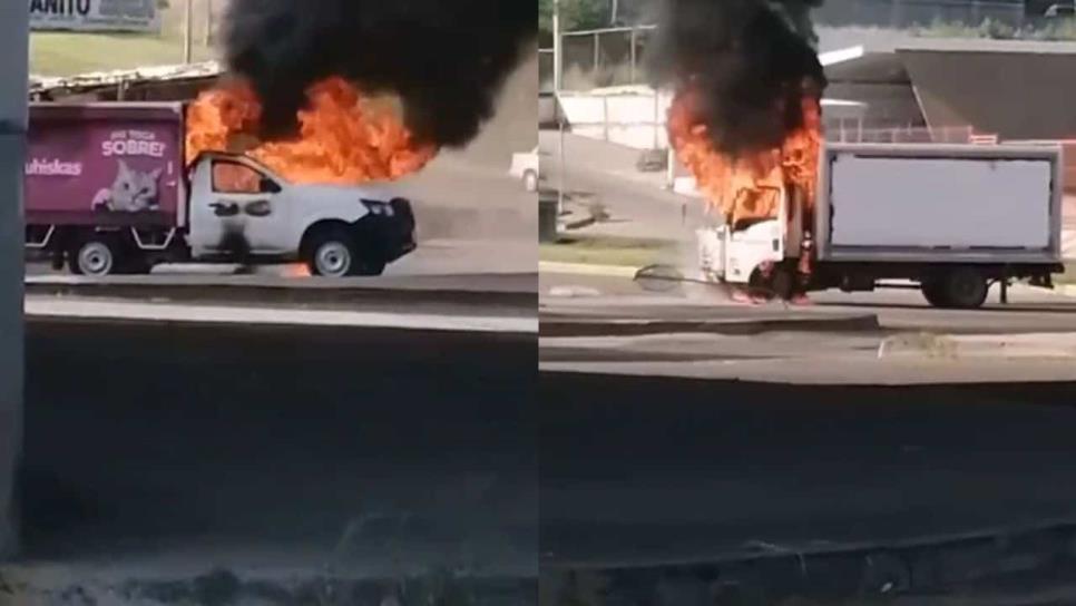 Queman dos carros en el cruce de la avenida Álvaro Obregón y La Costerita al sur de Culiacán