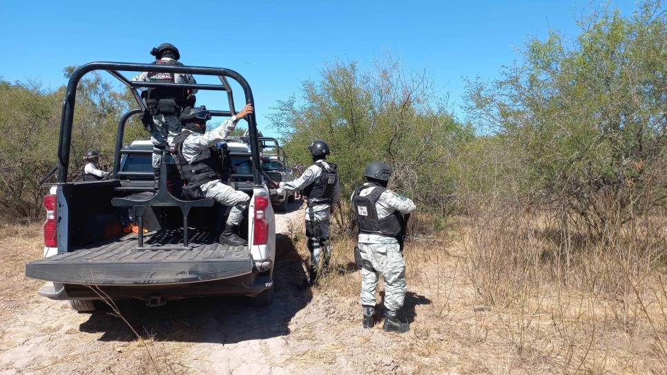 En enfrentamiento, Guardia Nacional asegura 4 camionetas y arsenal de armas en Piaxtla de Abajo