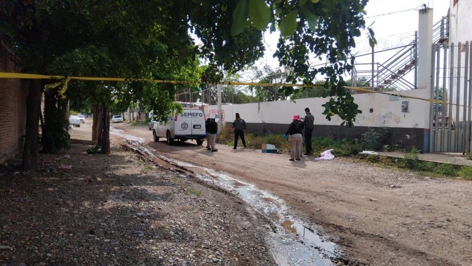 Cuerpo de joven asesinado dura más de 12 horas tirado en la calle en El Barrio, Culiacán