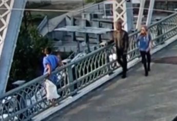 Bon Jovi salva a mujer de arrojarse de un puente