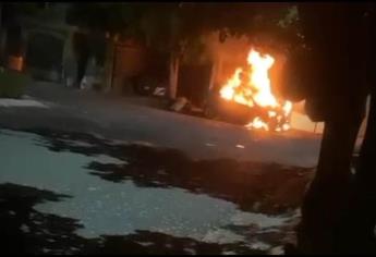 Amanece Culiacán con dos carros incendiados en la colonia Miguel Hidalgo y Barrancos