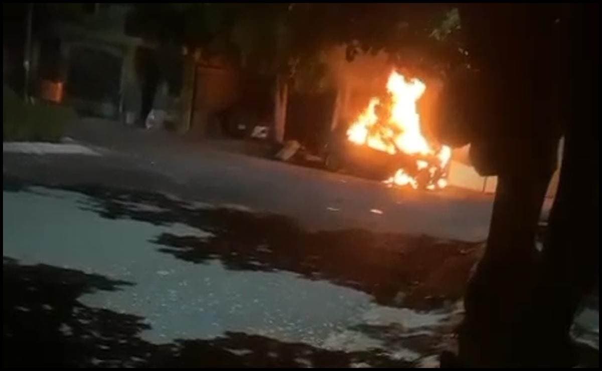 Amanece Culiacán con dos carros incendiados en la colonia Miguel Hidalgo y Barrancos