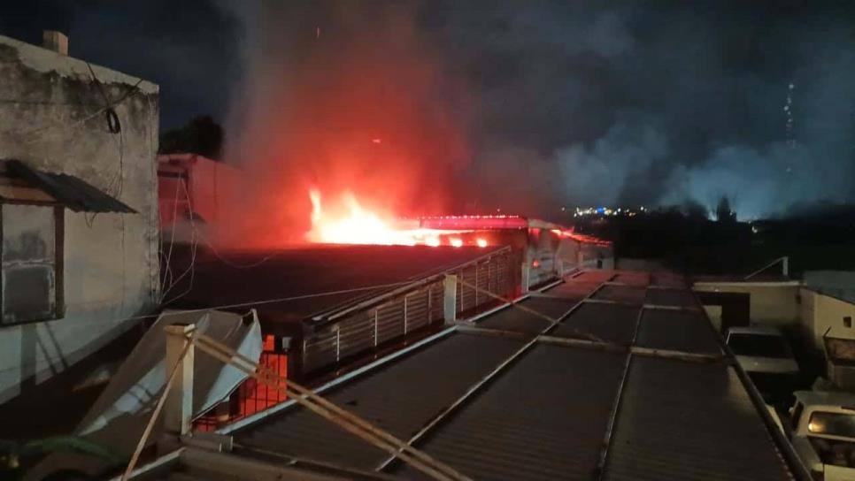 Se incendia una bodega en la colonia Jorge Almada en Culiacán