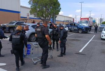 Ejecutan a balazos a hombre en el estacionamiento de un supermercado, al sur de Culiacán