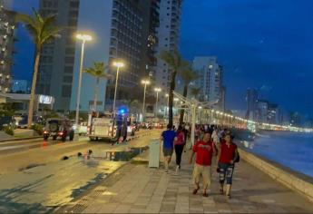 Por tomarse una foto, joven cae a zona rocosa en playa de Mazatlán