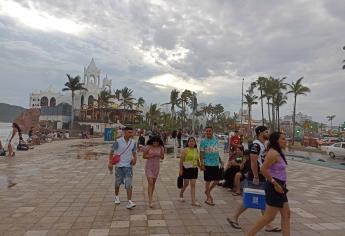 Turismo en Mazatlán se mantiene fuerte pese a tormenta tropical Ileana