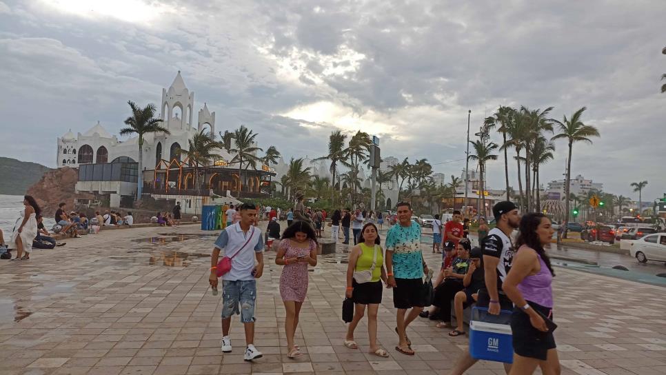 Turismo en Mazatlán se mantiene fuerte pese a tormenta tropical Ileana