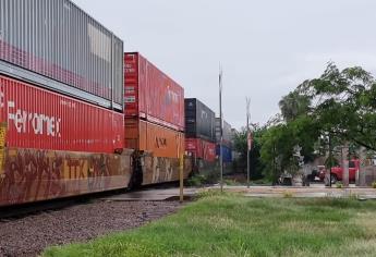 Falla mecánica deja un tren bloqueando distintas vialidades de Culiacán