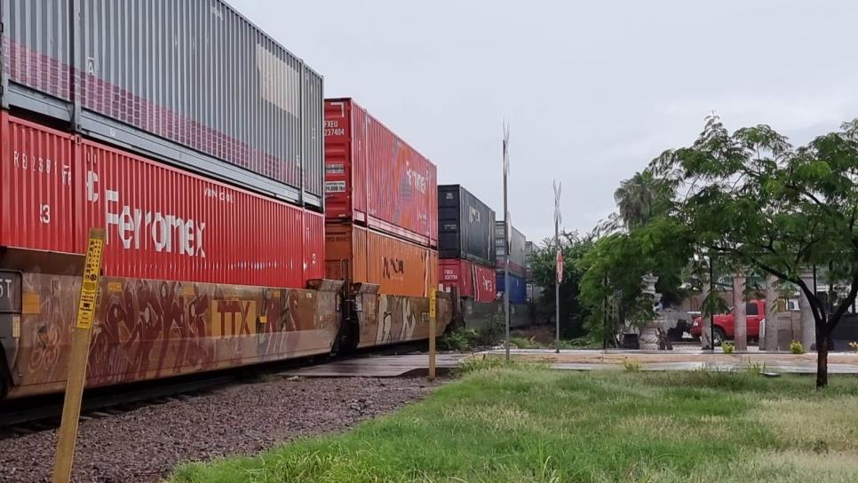 Falla mecánica deja un tren bloqueando distintas vialidades de Culiacán