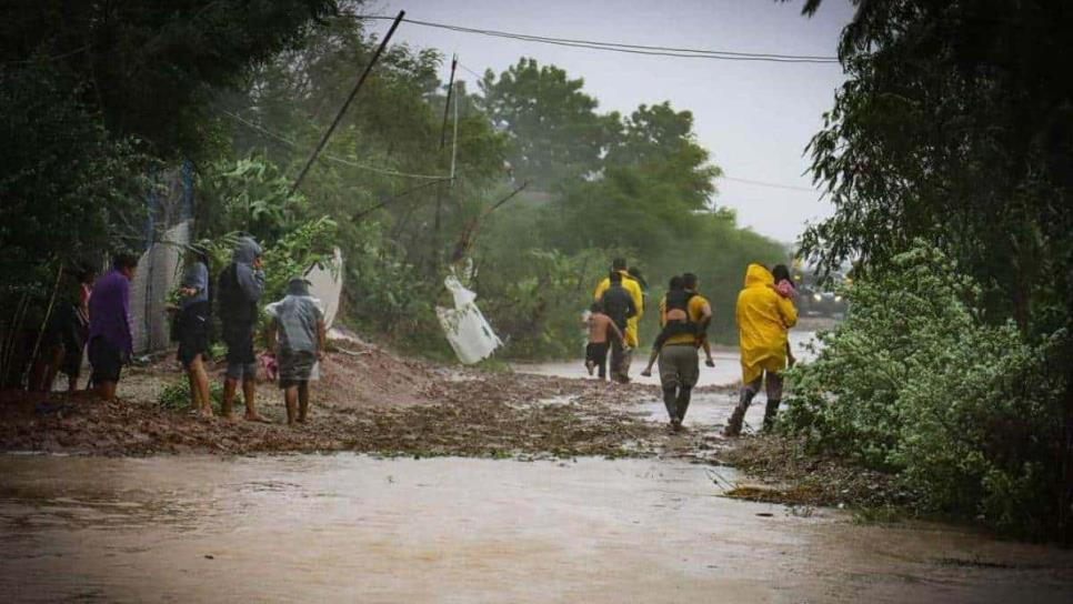 Rescatan a 93 personas tras fuertes lluvias de la tormenta Ileana en Guasave