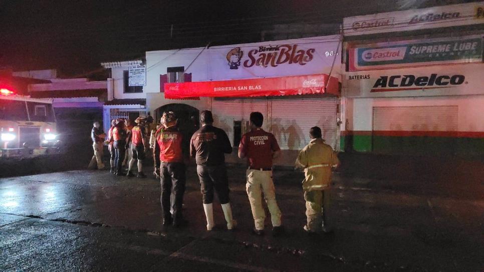 Fuego arrasa con parte de la Birriería San Blas en Los Mochis 