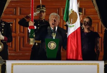 "Viva la Cuarta Transformación": AMLO en su último Grito de Independencia en el Zócalo capitalino