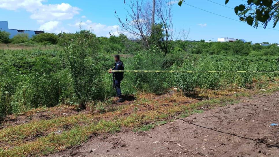 Encuentran a una persona sin vida, desnuda y esposada, junto al canal Bacurimí en Culiacán