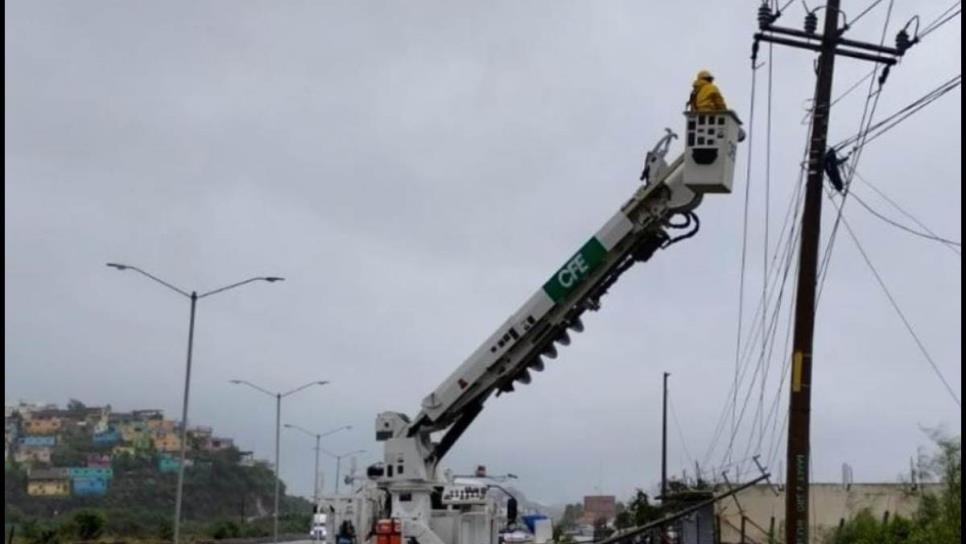 CFE trabaja 24/7 para restablecer la energía eléctrica en Ahome