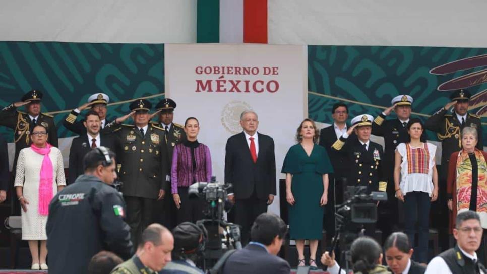 AMLO encabeza su último desfile militar como presidente de México