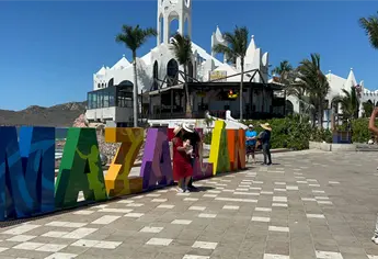 ¿Quién compuso el corrido de Mazatlán y de qué trata?