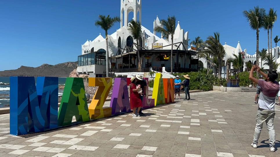 ¿Quién compuso el corrido de Mazatlán y de qué trata?