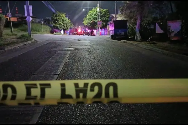 Asesinan a balazos a una mujer cerca de la Secretaría de Salud en el sector Montebello, Culiacán Asesinan a balazos a una mujer cerca de la Secretaría de Salud en el sector Montebello, Culiacán