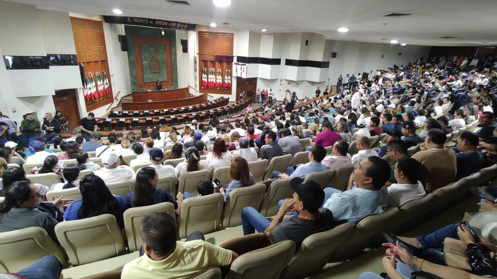 Se suspende sesión en el Congreso del Estado por manifestación de la UAS y falta de quórum