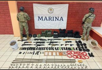 Marina asegura granadas, armas de fuego y equipo táctico en Las Flores, Culiacán 