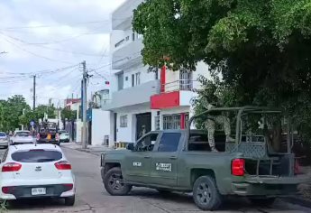 Militares revisan departamentos en la colonia Burócrata, al norte de Culiacán