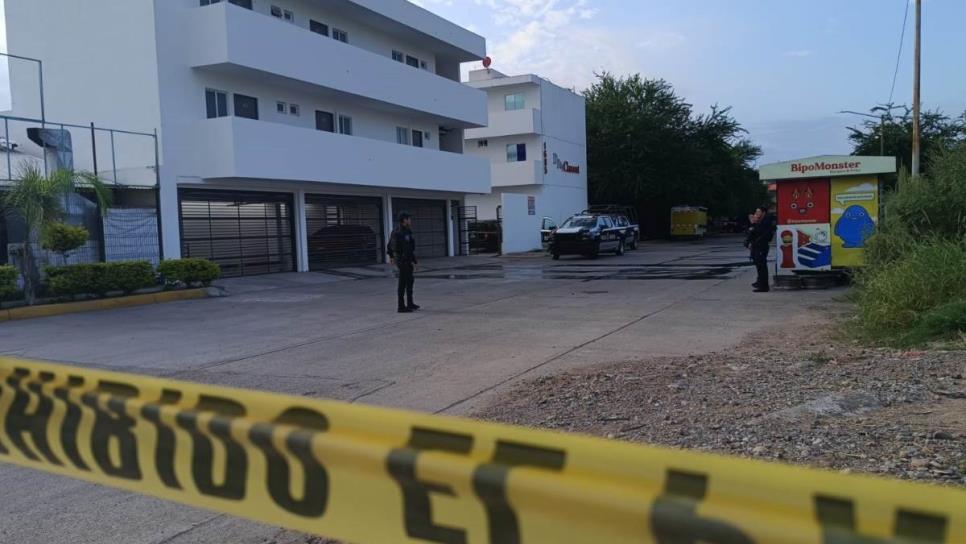 Policías no dejan entrar a residentes a departamentos donde se registró enfrentamiento en Culiacán