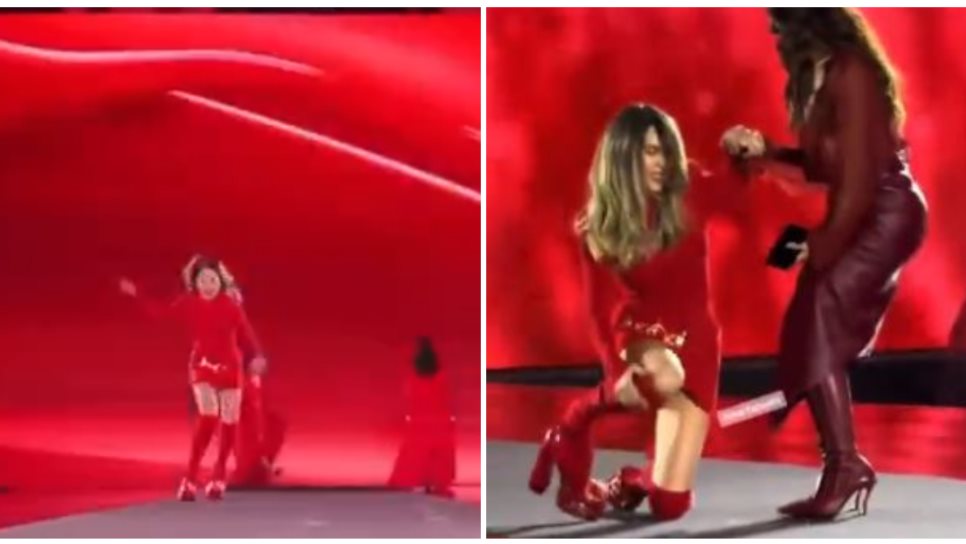 Belinda tropieza en desfile de la Semana de la Moda en París