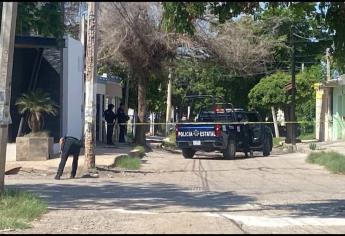 Balean residencia en la colonia Laureles Pinos en Culiacán; privan de la libertad a una persona