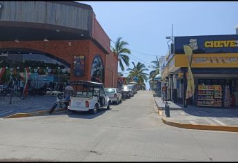 ¿Cuáles son las playas con accesos restringidos en Mazatlán y cómo llegar?