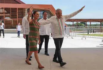 Sheinbaum niega problemas de salud de AMLO tras versiones de hospitalización