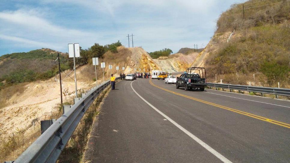 Cierran la Mazatlán-Durango por presuntos enfrentamientos