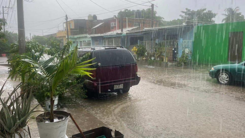 Se cumple el pronóstico, fuertes lluvias llegan al sur de Sinaloa este sábado 